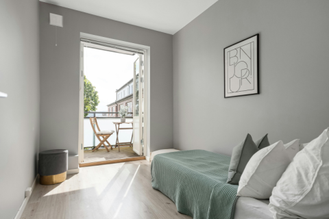 Bí Quyết Thiết Kế Phòng Ngủ Có Ban Công Cực Chill