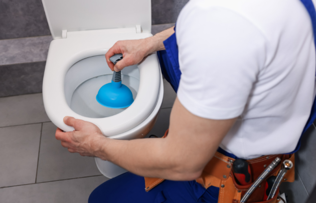 Áp Dụng Ngay 4 Cách Thông Nghẹt Bồn Cầu Cực Nhạy Trước Khi Gọi Thợ